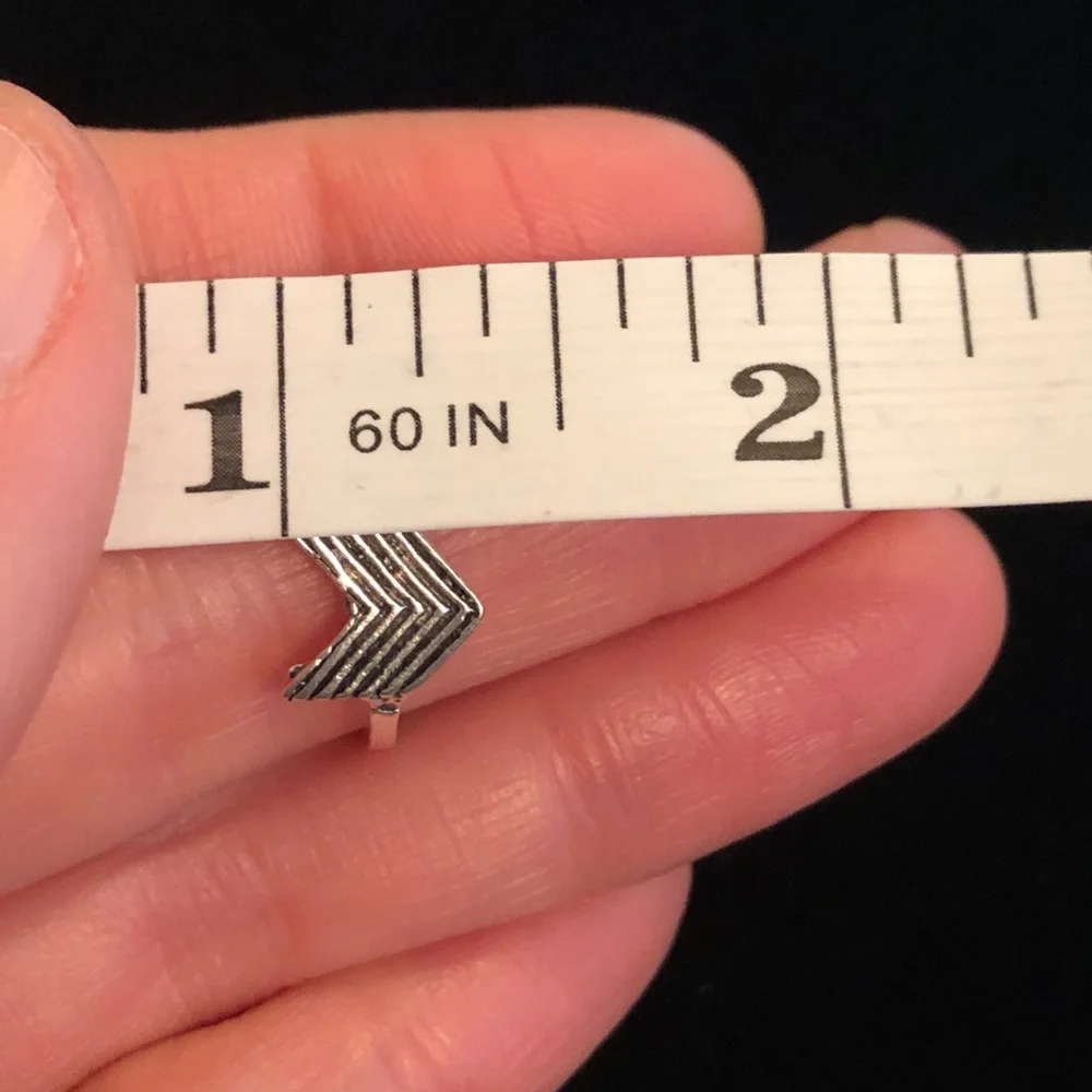 Jewelry - Silver Tone Chevron Ring Size 6